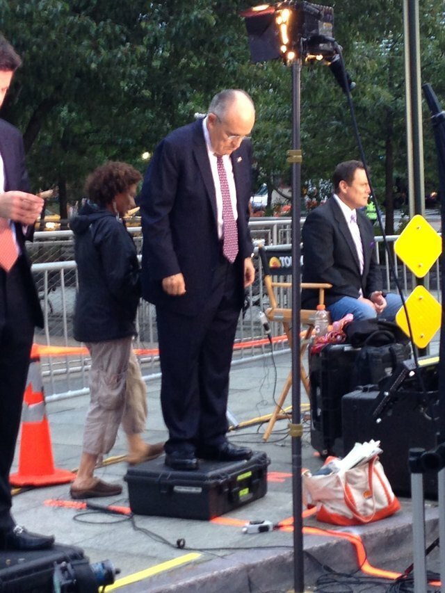 16 жизненных трудностей, с которыми сталкиваются девушки и парни маленького роста (17 фото) 16 жизненных трудностей, с которыми сталкиваются девушки и парни маленького роста (17 фото)