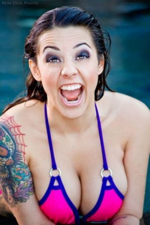 Грудастые красотки (28 фото)