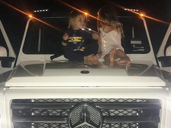 Кортни Кардашян Кортни Кардашян