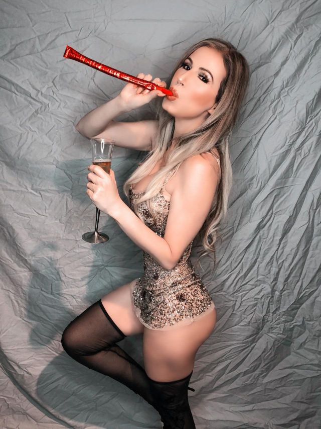 Ана Брага поделилась снимками своей новогодней фотосессии (9 фото)