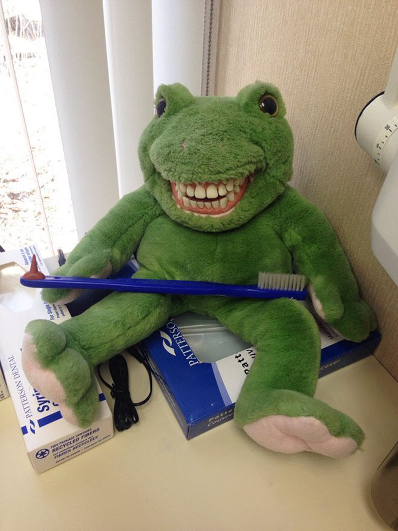 Травма детства: зубастые игрушки в кабинетах стоматологов (20 фото)