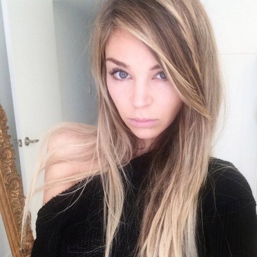 Горячие селфи девушек из социальных сетей (19 фото)