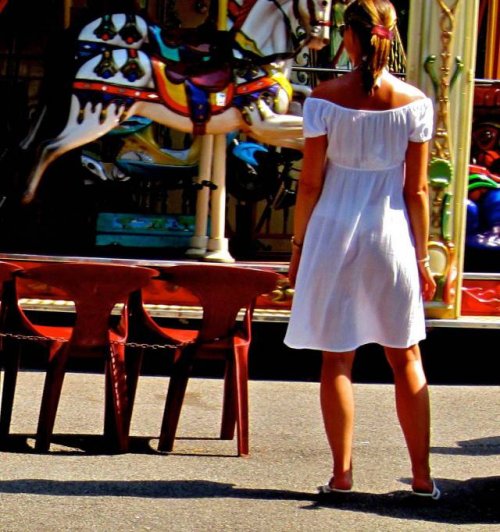 Девушки, которых приятно встретить на улице (33 фото)