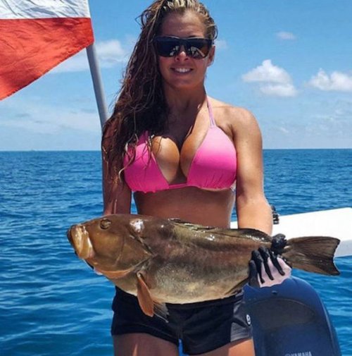 Красотки на рыбалке (31 фото)