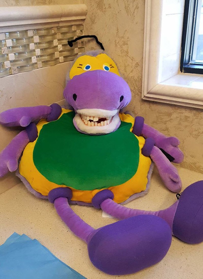 Травма детства: зубастые игрушки в кабинетах стоматологов (20 фото)