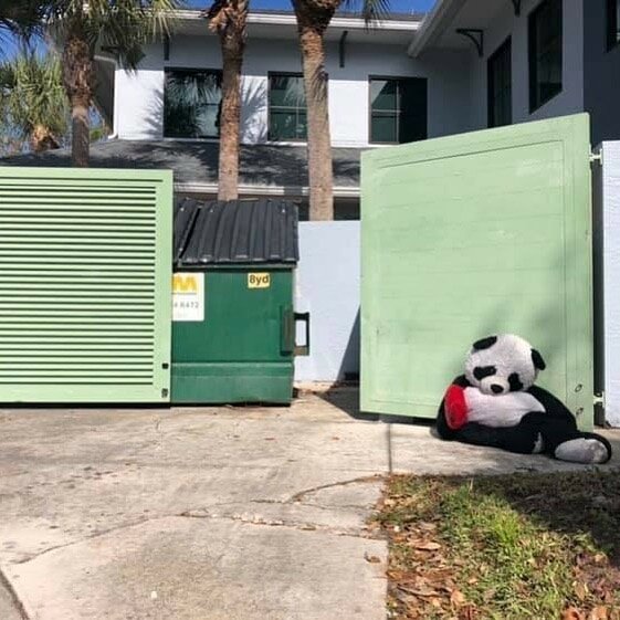 Эта панда была выброшена в мусорку, но неравнодушные люди спасли её (11 фото)