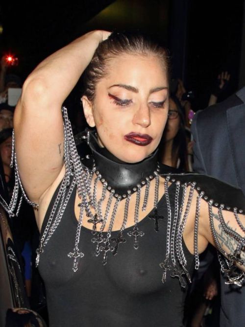 Леди Гага в прозрачном наряде (7 фото)