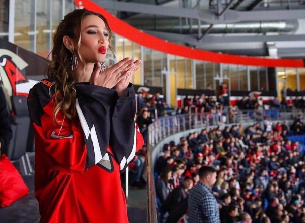 33-летняя «малолетка»? Бузова притворяется подростком, чтобы не рожать детей
33-летняя «малолетка»? Бузова притворяется подростком, чтобы не рожать детей