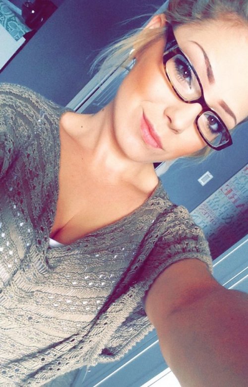 Девушки в очках тоже очень сексуальны (21 фото)