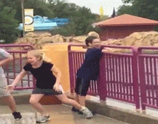 Фейлы, падения и неприятности (15 гифок)