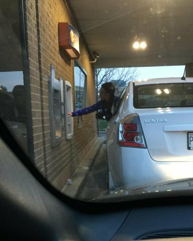 16 жизненных трудностей, с которыми сталкиваются девушки и парни маленького роста (17 фото) 16 жизненных трудностей, с которыми сталкиваются девушки и парни маленького роста (17 фото)