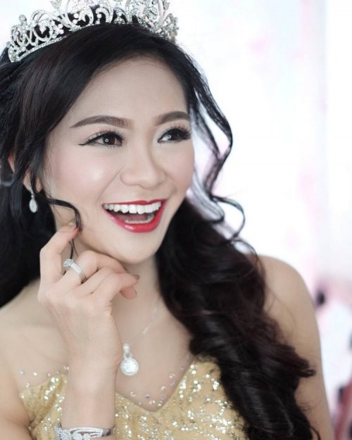 50-летняя женщина выглядит на 20. Ее секрет молодости и красоты (10 фото+видео)