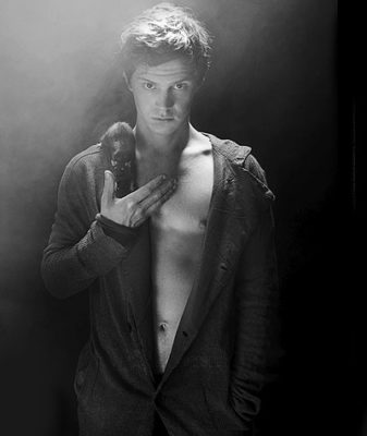 Эван Питерс: биография, личная жизнь, кино, фото