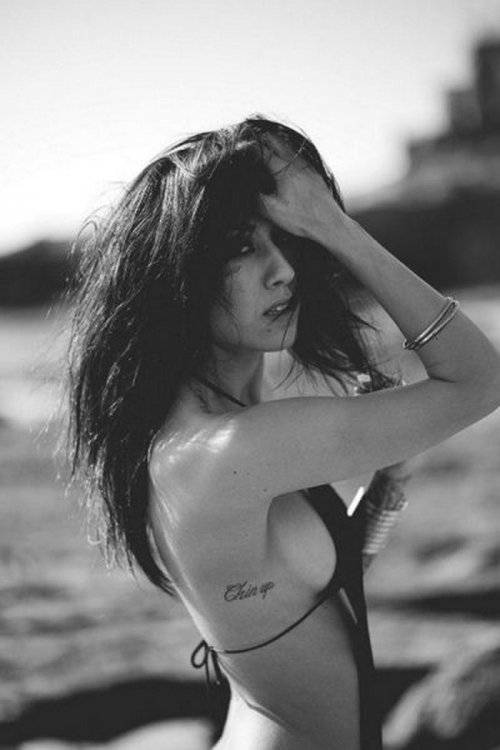 Фотографии красоток в стиле sideboob (26 фото)