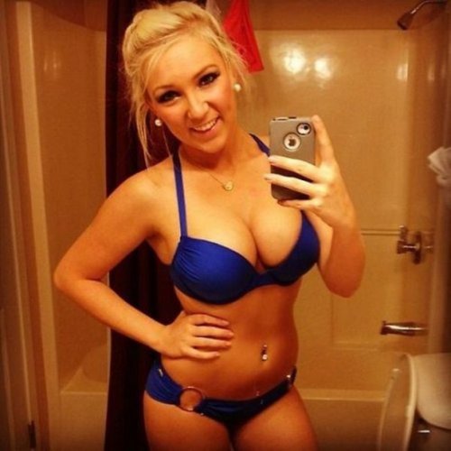 Грудастые красотки (28 фото)