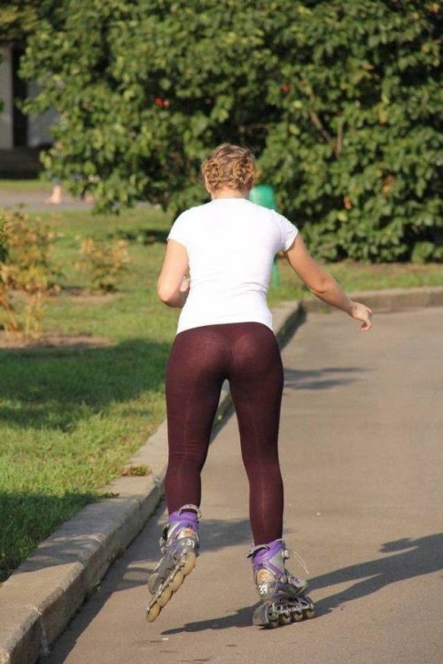 Девушки, которых приятно встретить на улице (33 фото)