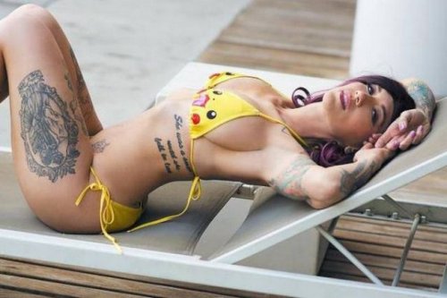 Соблазнительные девушки в купальниках (27 фото)