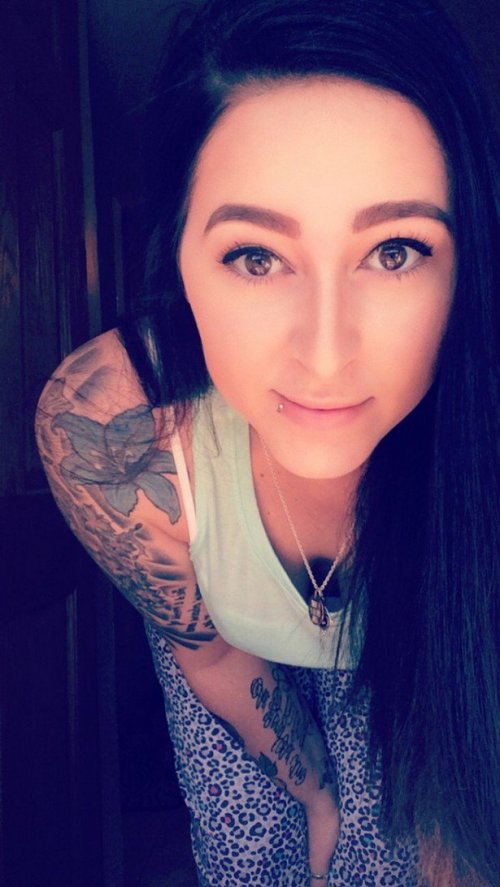 Сексуальные девушки с тату (31 фото)