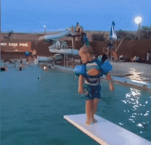 Детские фейлы в гифках (17 гифок)