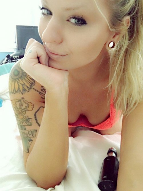 Сексуальные девушки с татуировками (25 фото)