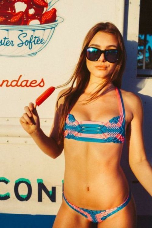 Фото красивых девушек в бикини (30 фото) Фото красивых девушек в бикини (30 фото)