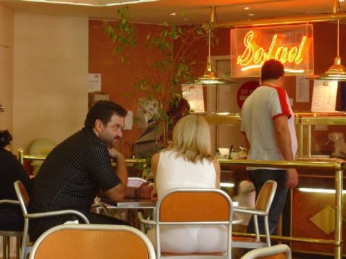 Девушки, которых приятно встретить на улице (33 фото)