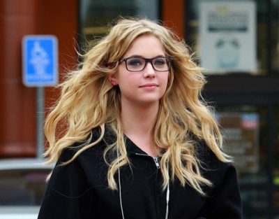 Эшли Бенсон Эшли Бенсон