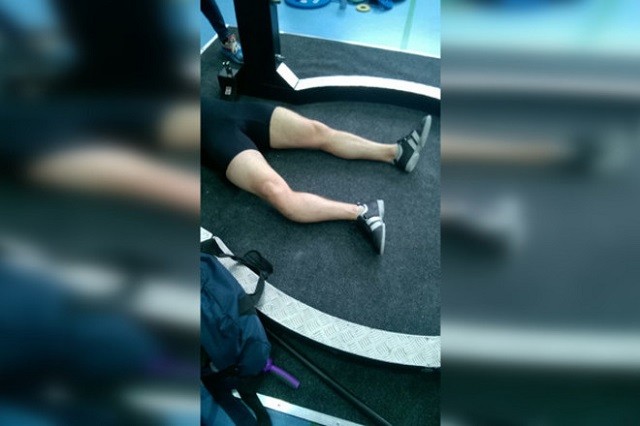 На чемпионате Евразии по пауэрлифтингу спортсмен Ярослав Радашкевич получил жуткую травму (6 фото) На чемпионате Евразии по пауэрлифтингу спортсмен Ярослав Радашкевич получил жуткую травму (6 фото)
