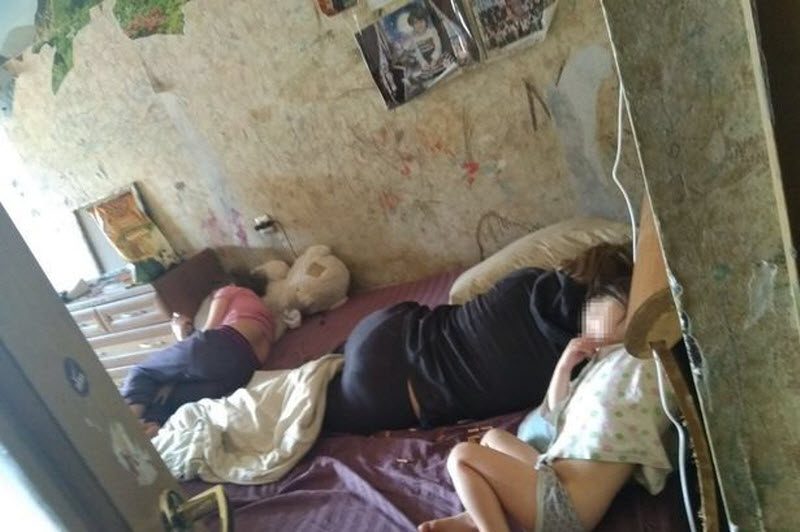 В питерской квартире среди гор дерьма выживали дети (6 фото) В питерской квартире среди гор дерьма выживали дети (6 фото)