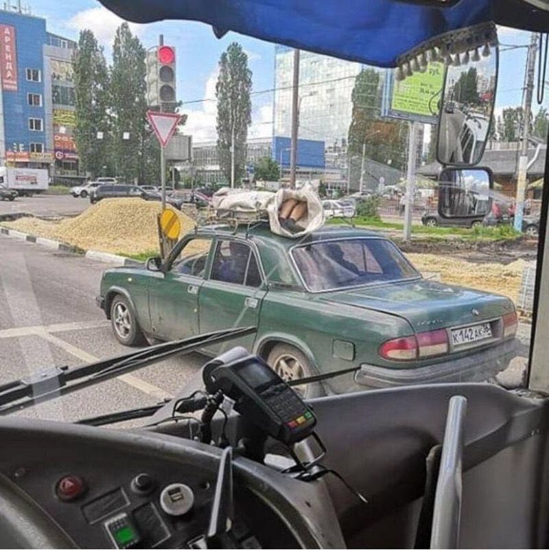 Необычная доставка на Волге (3 фото) Необычная доставка на Волге (3 фото)