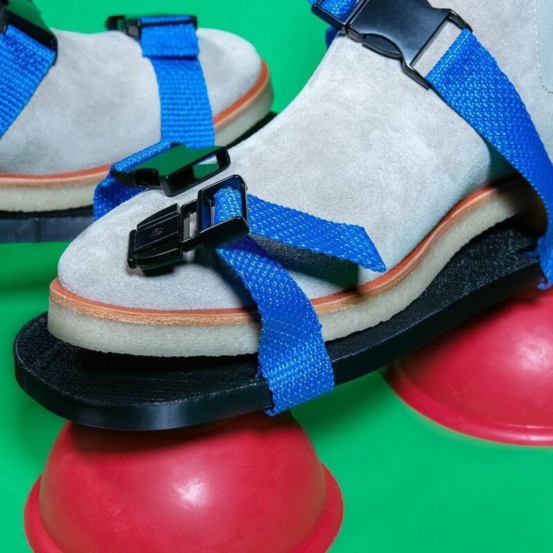 Дизайнер из США продолжает придумывать дикие изобретения для решения проблем, которых не существует (20 фото)