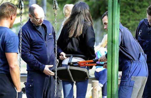 Взрослые игры на детской площадке: смешно и неловко (30 фото) Взрослые игры на детской площадке: смешно и неловко (30 фото)