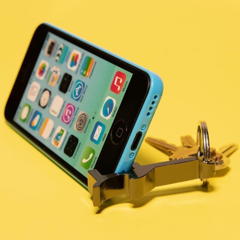 Дизайнер из США продолжает придумывать дикие изобретения для решения проблем, которых не существует (20 фото)