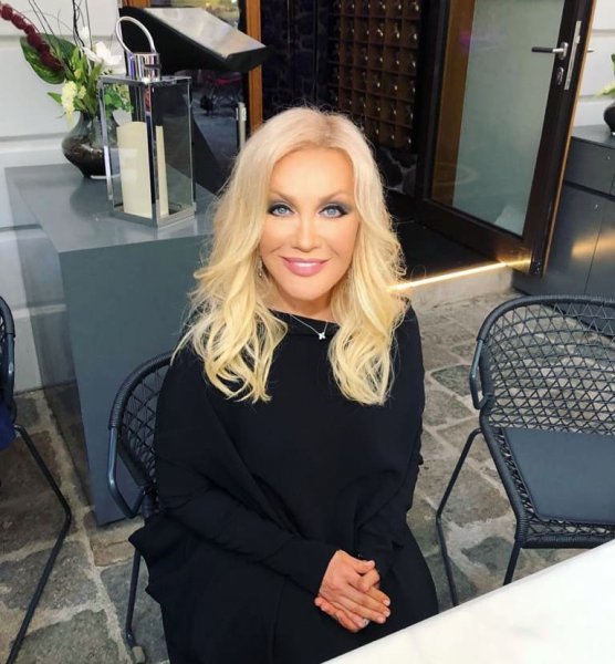 Михайлов научил? Повалий может «потерять» лицо из-за опасных «уколов красоты» Михайлов научил? Повалий может «потерять» лицо из-за опасных «уколов красоты»