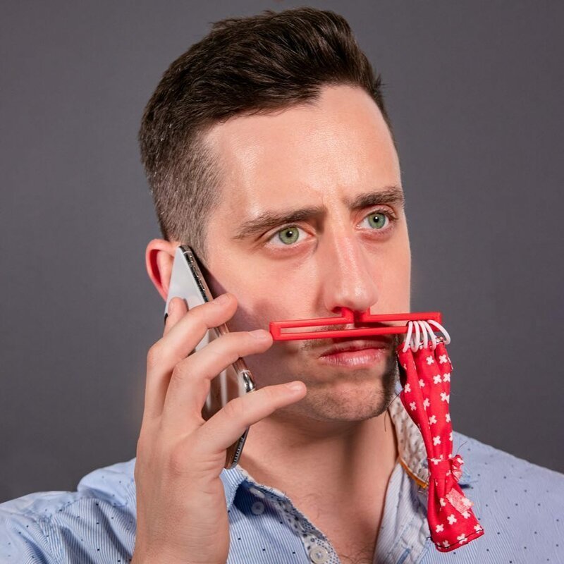 Дизайнер из США продолжает придумывать дикие изобретения для решения проблем, которых не существует (20 фото)