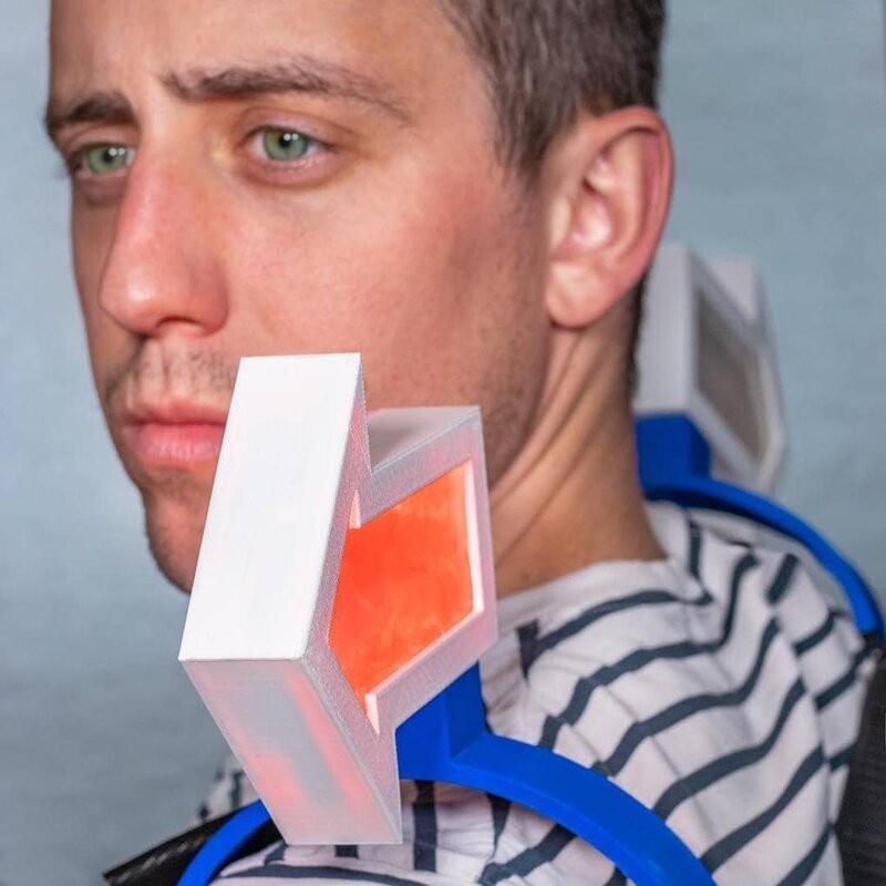 Дизайнер из США продолжает придумывать дикие изобретения для решения проблем, которых не существует (20 фото)