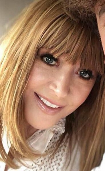 Максим «зачах» на фоне Аллы. Галкин сделал Пугачёву 30-летней красоткой с помощью фотошопа Максим «зачах» на фоне Аллы. Галкин сделал Пугачёву 30-летней красоткой с помощью фотошопа