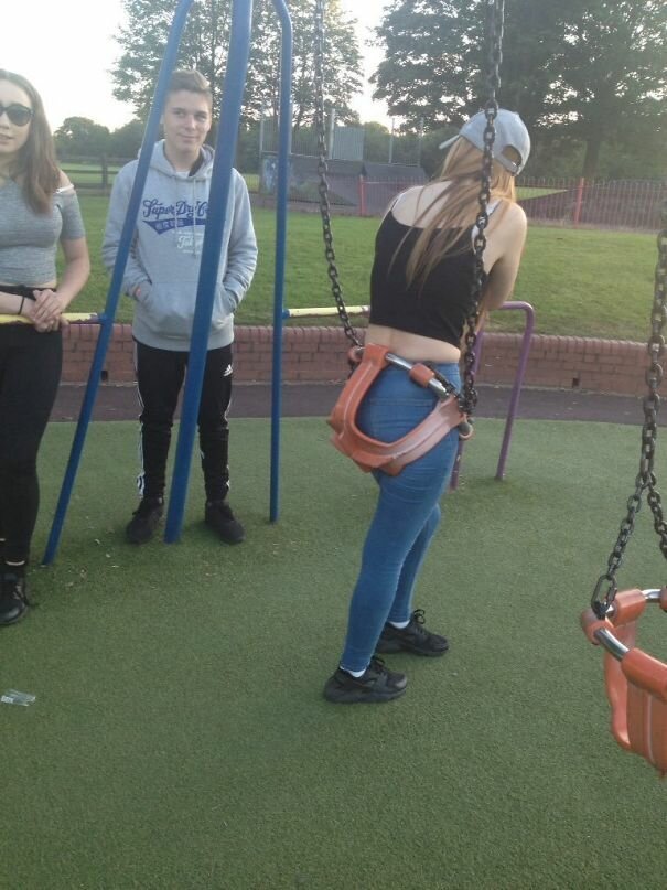 Взрослые игры на детской площадке: смешно и неловко (30 фото) Взрослые игры на детской площадке: смешно и неловко (30 фото)