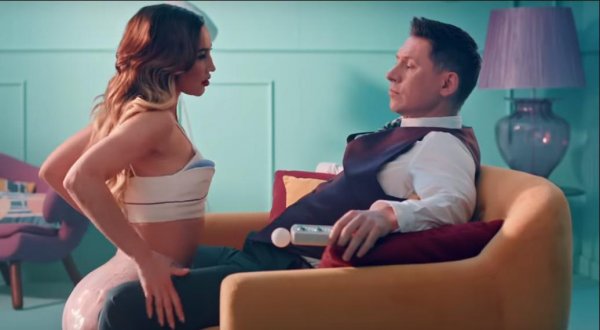 Ну очень «плохой парень». Бузова спела Батрутдинову песню, написанную для Егора Крида Ну очень «плохой парень». Бузова спела Батрутдинову песню, написанную для Егора Крида