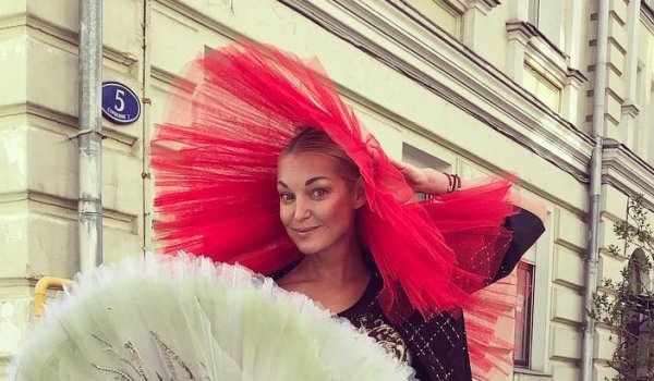 Косой глаз, мешки, морщины: Волочкова показала свое настоящее лицо
 Косой глаз, мешки, морщины: Волочкова показала свое настоящее лицо