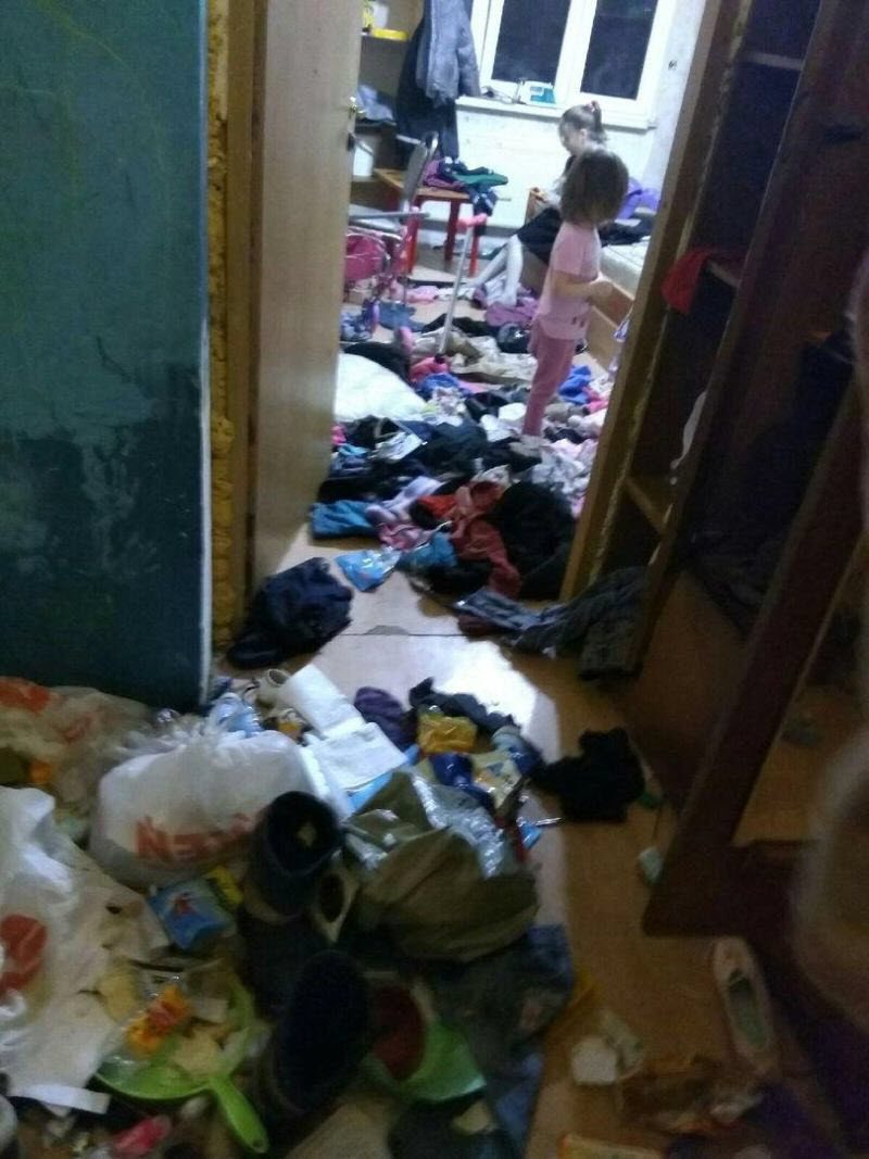 В питерской квартире среди гор дерьма выживали дети (6 фото) В питерской квартире среди гор дерьма выживали дети (6 фото)