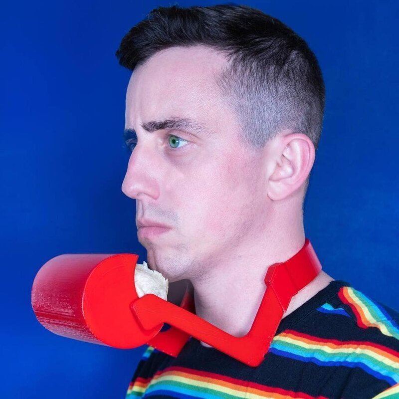 Дизайнер из США продолжает придумывать дикие изобретения для решения проблем, которых не существует (20 фото)