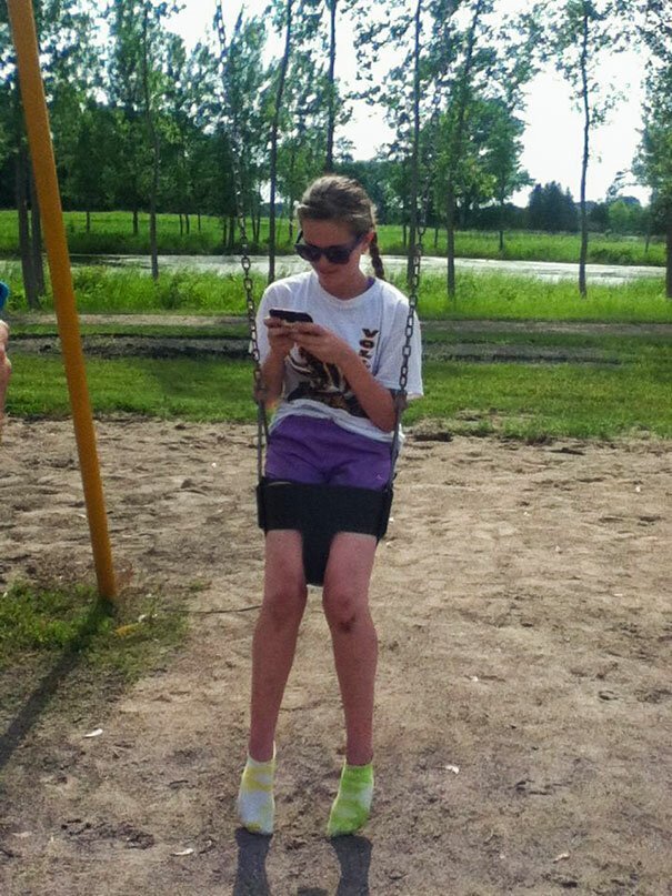 Взрослые игры на детской площадке: смешно и неловко (30 фото) Взрослые игры на детской площадке: смешно и неловко (30 фото)