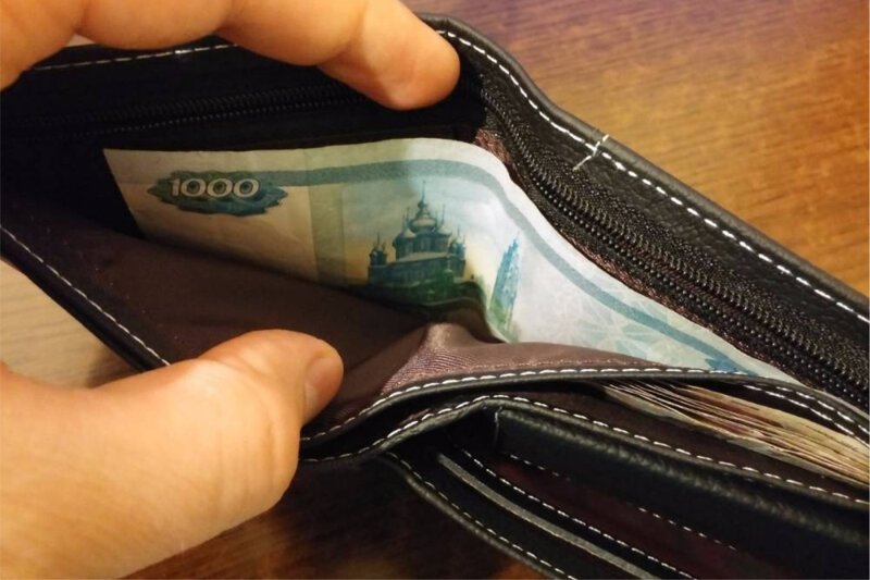 Владелец утерянной барсетки обвинил в краже вернувшую деньги женщину (2 фото) Владелец утерянной барсетки обвинил в краже вернувшую деньги женщину (2 фото)