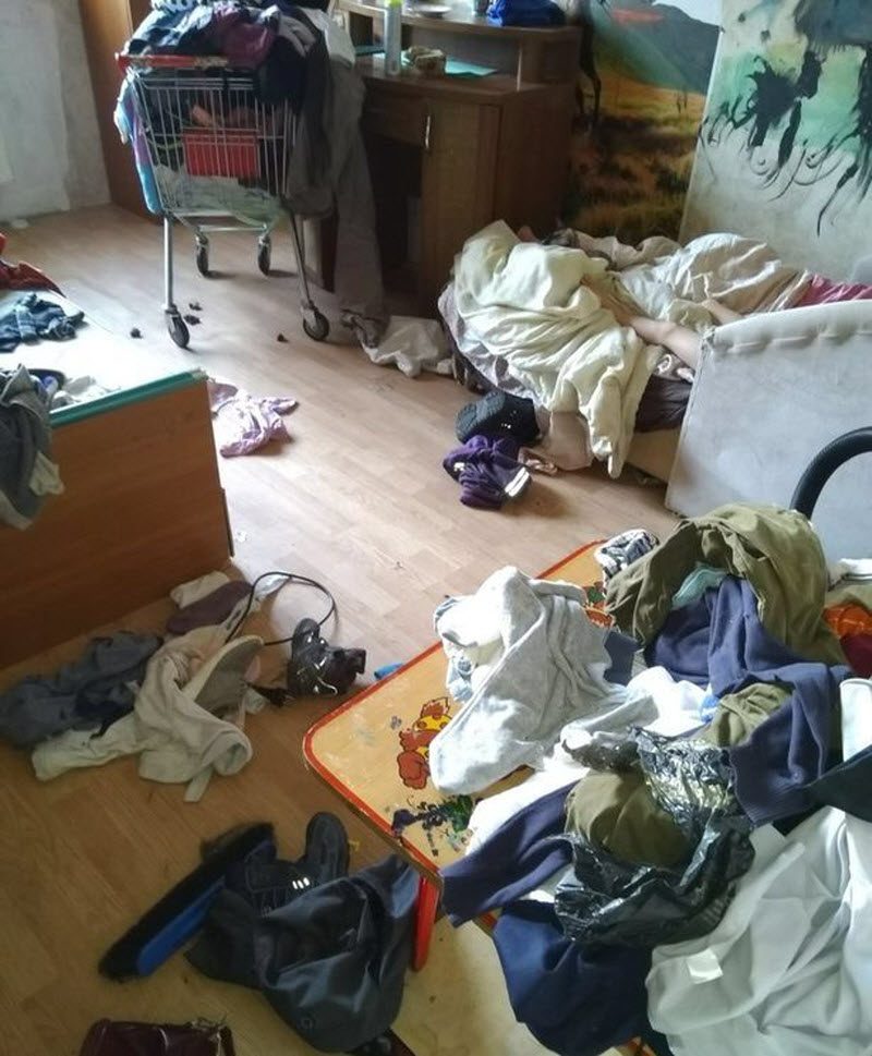 В питерской квартире среди гор дерьма выживали дети (6 фото) В питерской квартире среди гор дерьма выживали дети (6 фото)