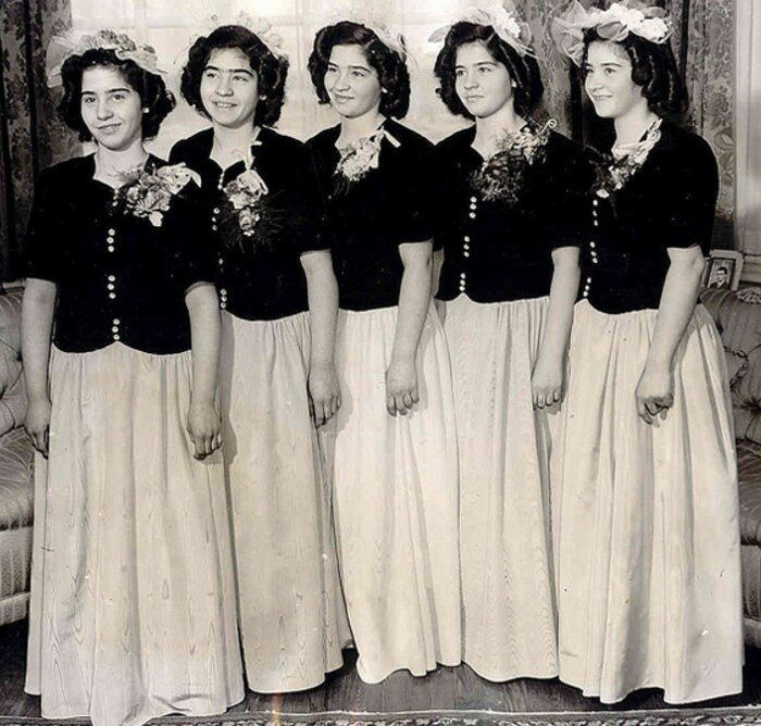 Трагическая судьба самых известных пятерняшек в мире: жизнь за стеклом (15 фото + 1 видео) Трагическая судьба самых известных пятерняшек в мире: жизнь за стеклом (15 фото + 1 видео)