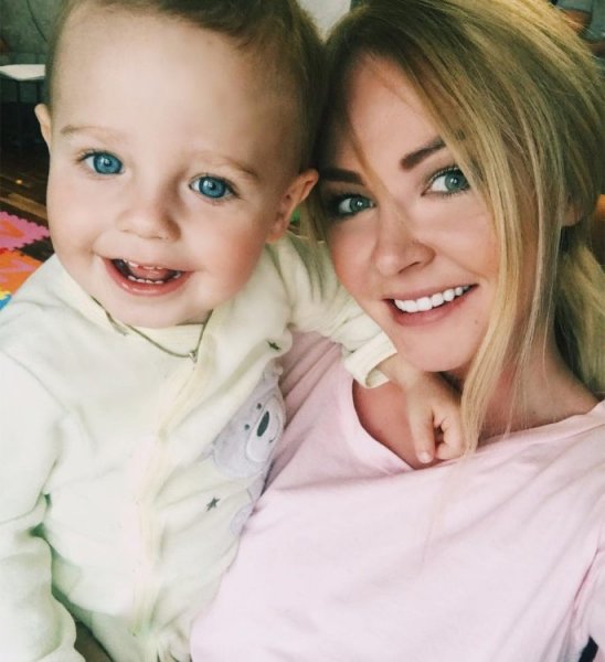 Хорошо, хоть не убил! Пынзарь с детьми в спешке сбежала от мужа-тирана из России  Хорошо, хоть не убил! Пынзарь с детьми в спешке сбежала от мужа-тирана из России