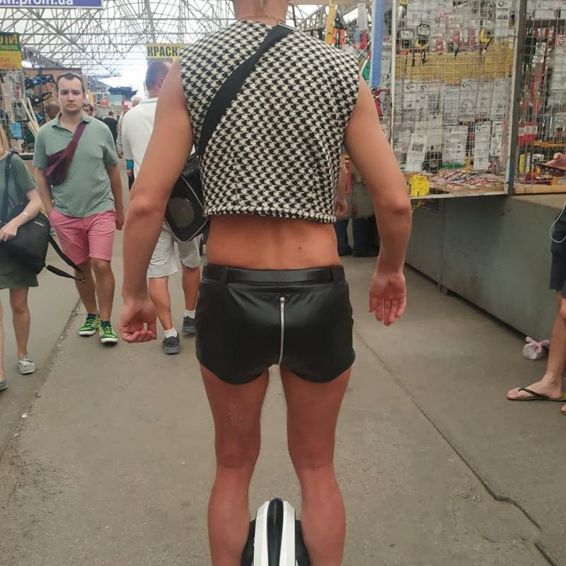 Интересный "персонаж" на рынке (3 фото) Интересный "персонаж" на рынке (3 фото)