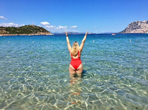 Парень откусил подруге палец из-за ночного кошмара (8 фото)