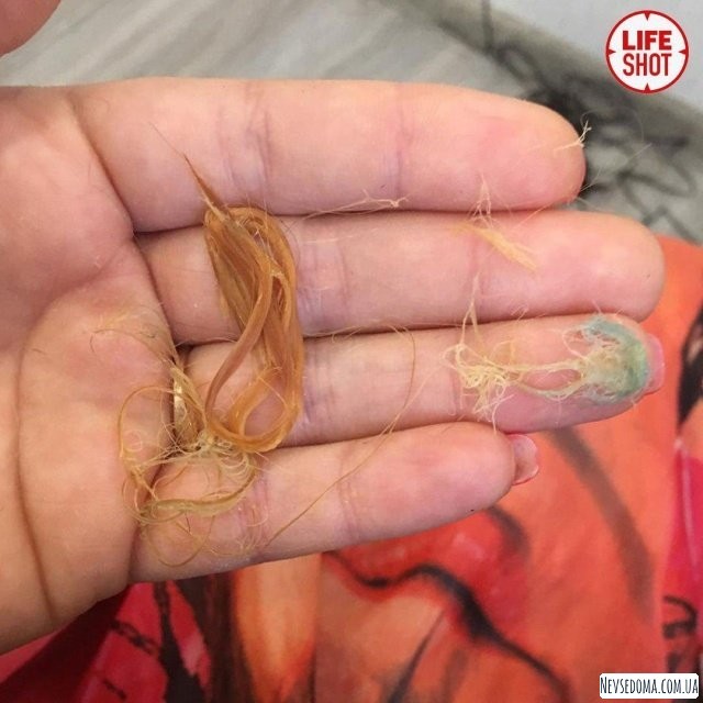 Жительница Москвы решила осветлить волосы (7 фото)